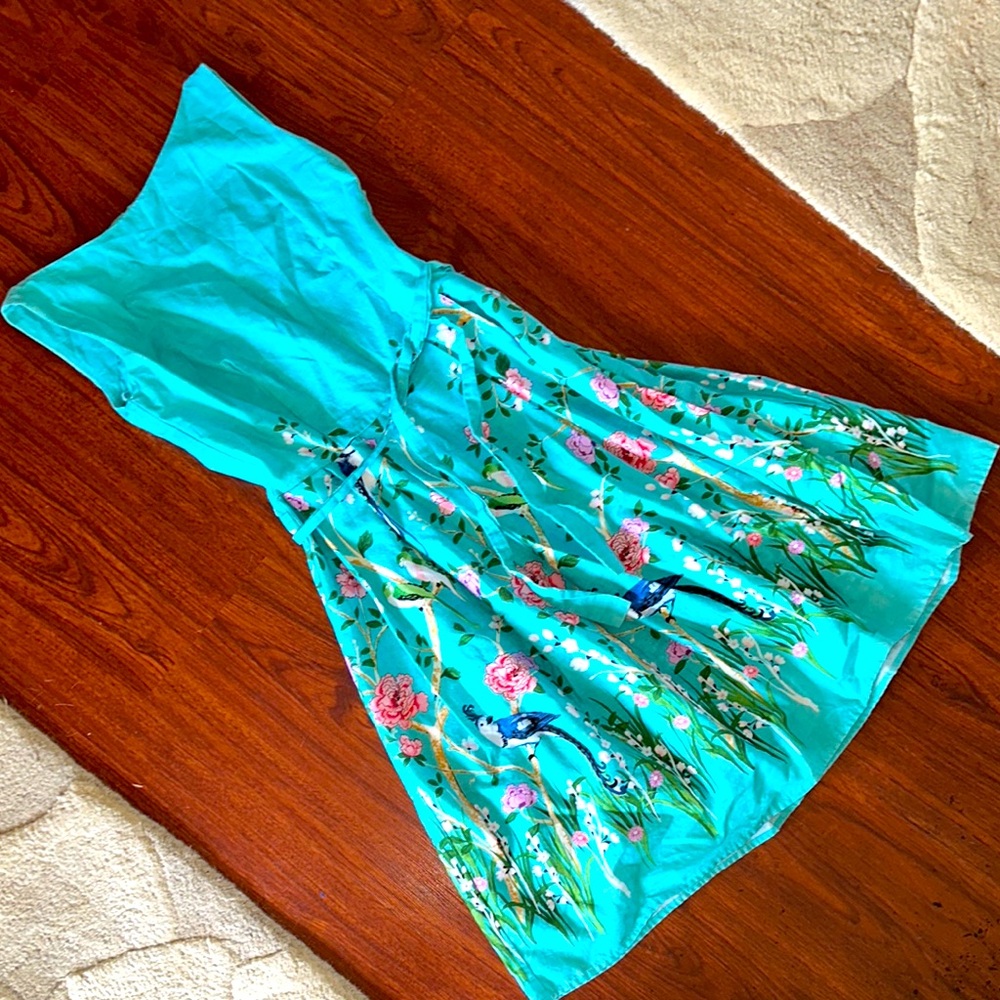Heart of Haute Floral Blue woman’s  Dress size small w zipper on hip and tie
